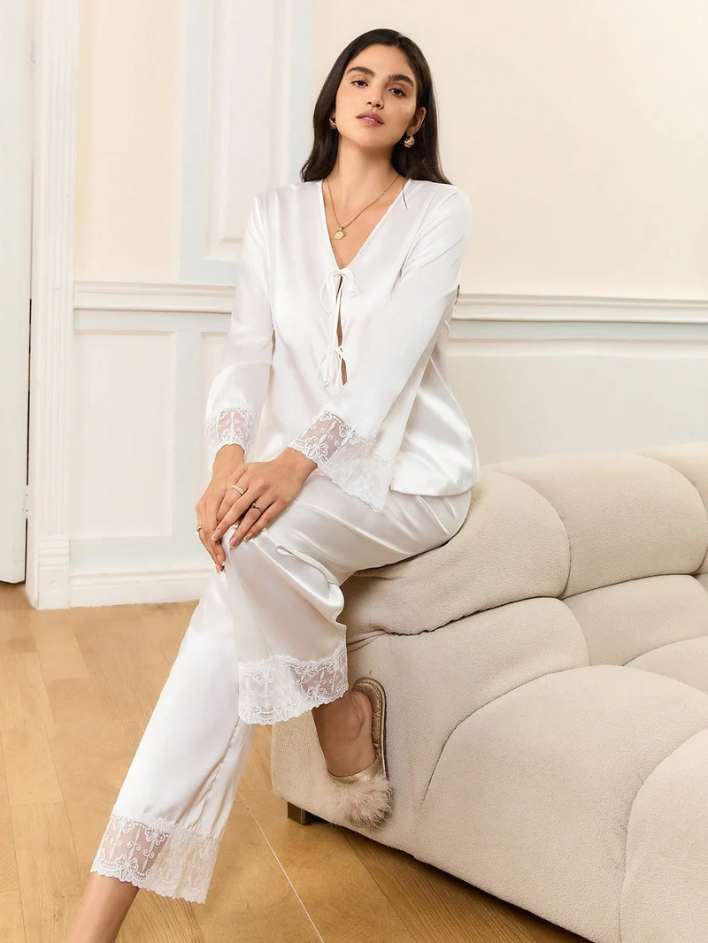 Langärmeliger Pyjama mit Stickerei | La Parisienne