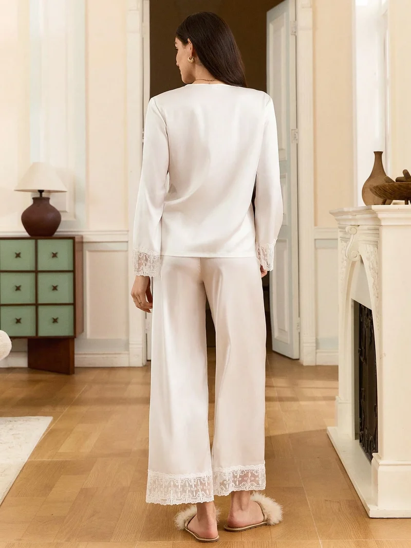 Langärmeliger Pyjama mit Stickerei | La Parisienne