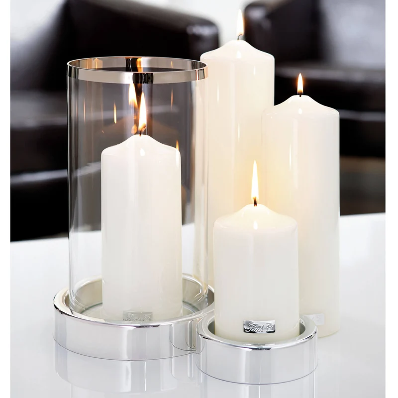CANDLE gelackte Stumpenkerze weiß