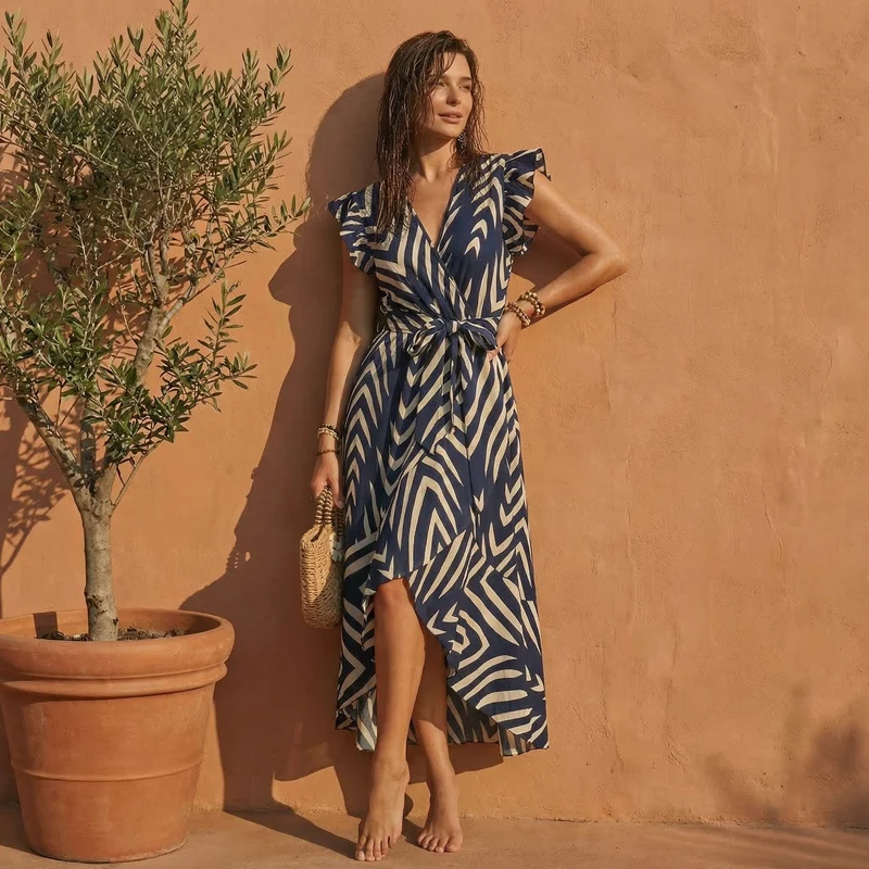 Langes bedrucktes Portemonnaie-Kleid mit Rüschen | La Parisienne