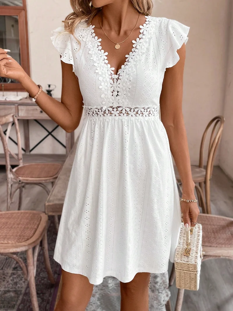 Sommerkleid aus Spitze mit V-Ausschnitt | La Parisienne