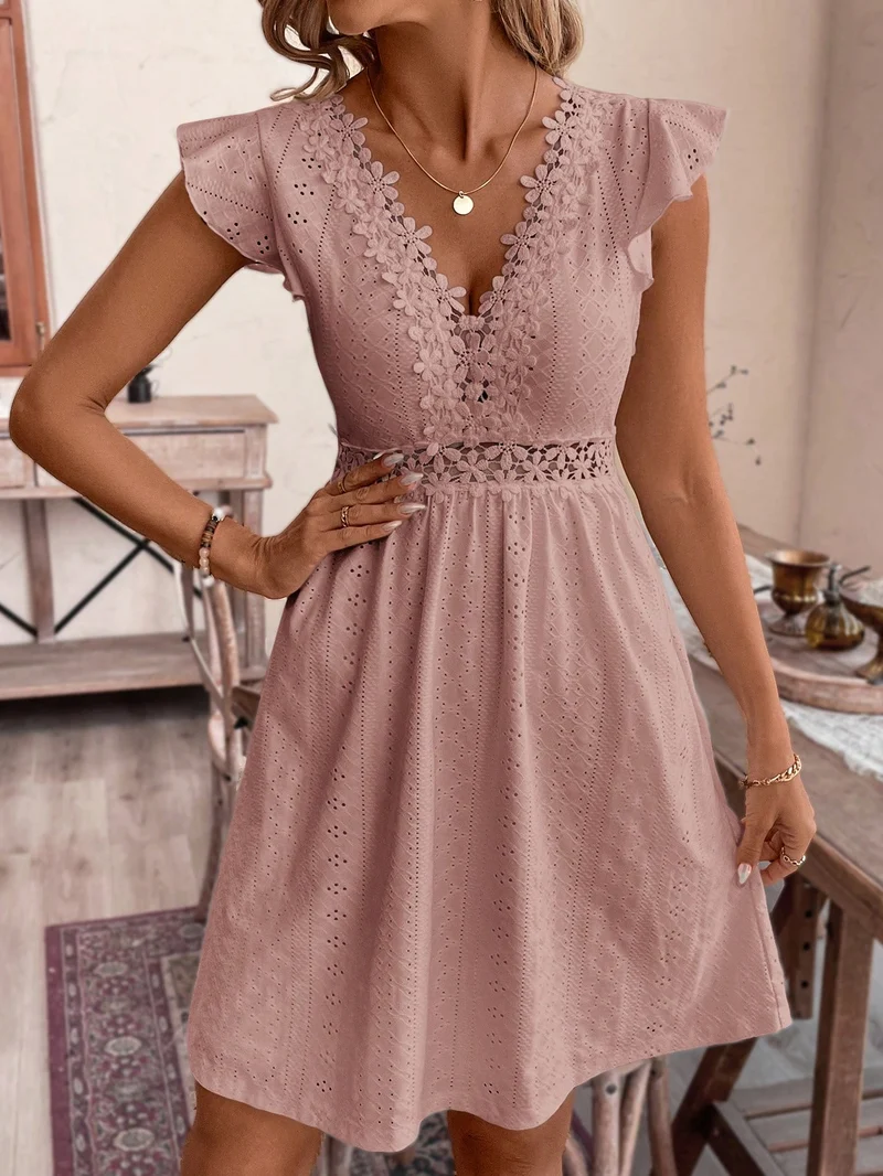 Sommerkleid aus Spitze mit V-Ausschnitt | La Parisienne