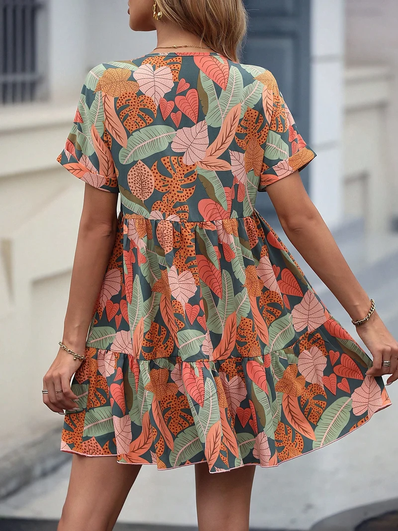 Kurzes Tropical-Kleid mit Rüschen | La Parisienne