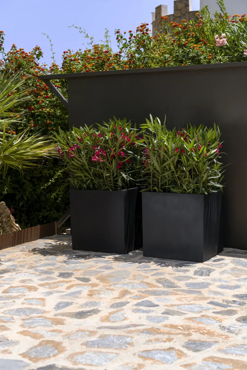 Eckiger Pflanzkübel Block Schwarz aus Fiberstone