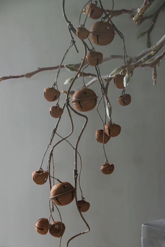 Kunsttak met belletjes L roest
