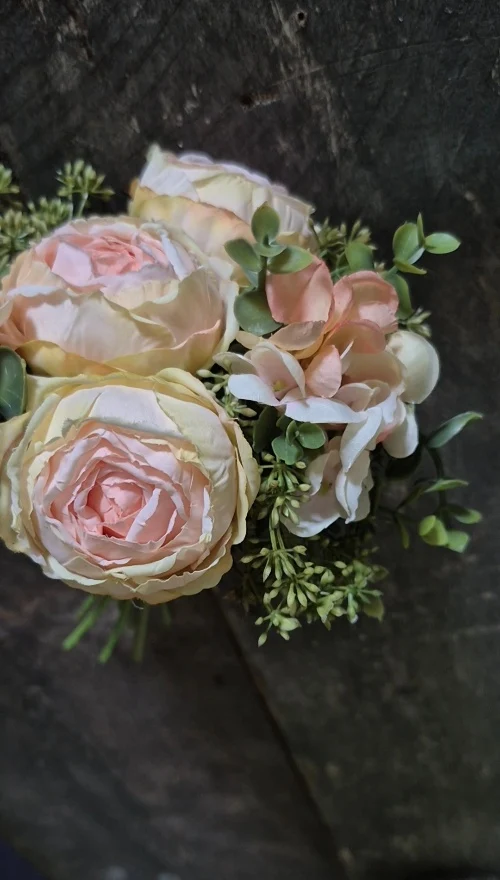 Pioenrozen boeketje zalm met eucalyptus 28 cm