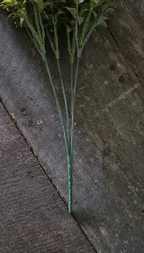 Tijm kunsttak met donker blad 41 cm