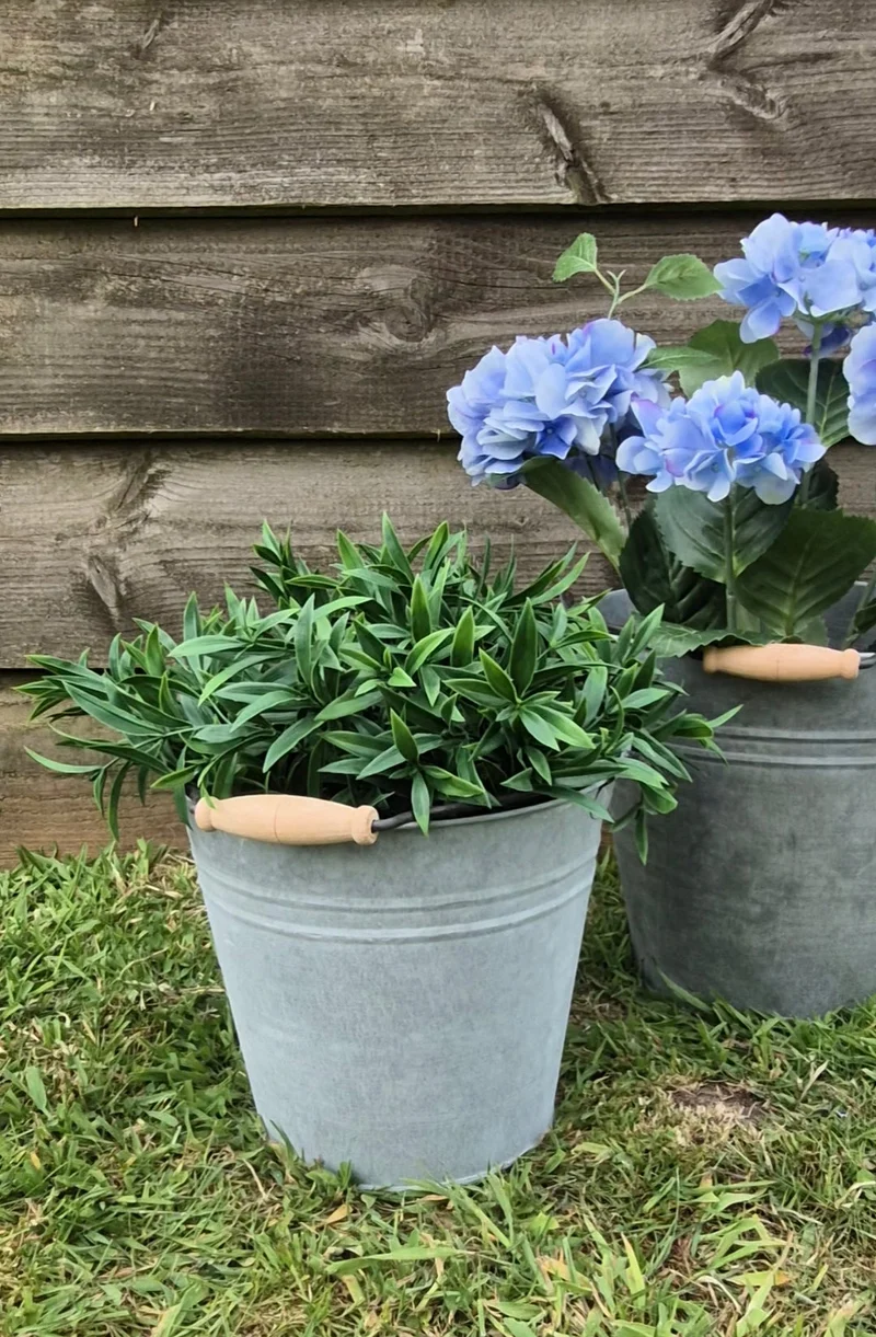 Zinken emmer met houten handvat 22 cm
