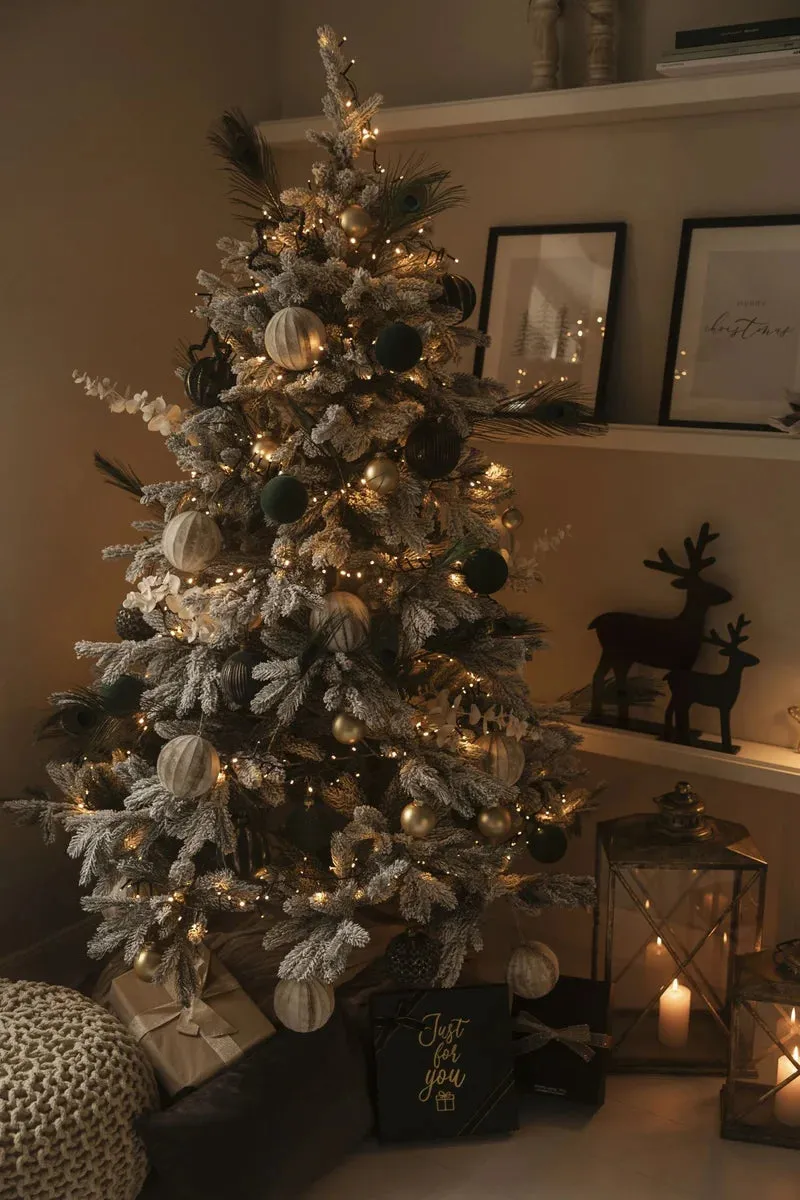 Künstlicher Weihnachtsbaum mit Schnee - Elsa | 210 cm