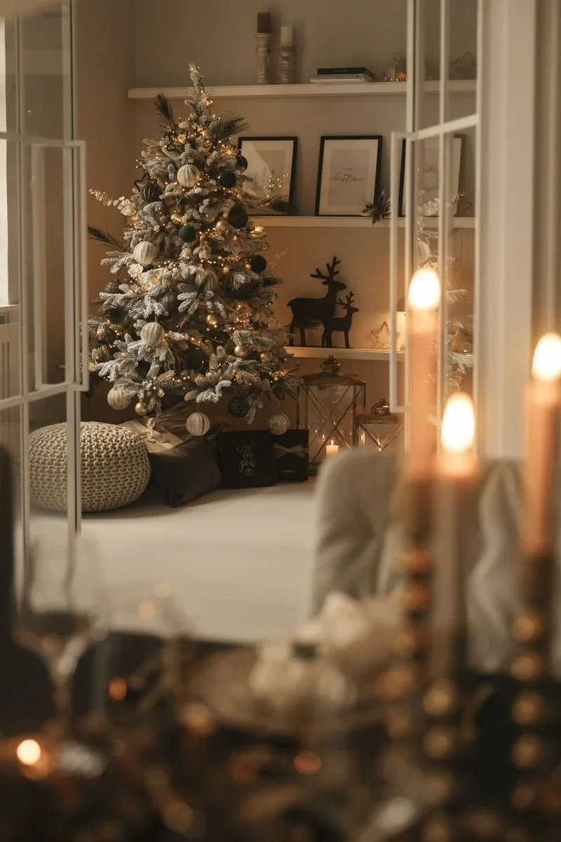 Künstlicher Weihnachtsbaum mit Schnee - Elsa | 210 cm