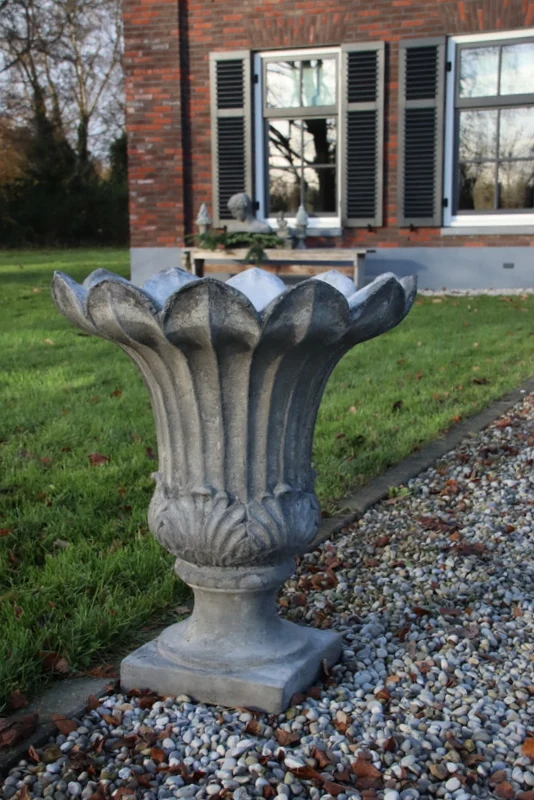 Betonnen vaas tulp - B60xH70 cm