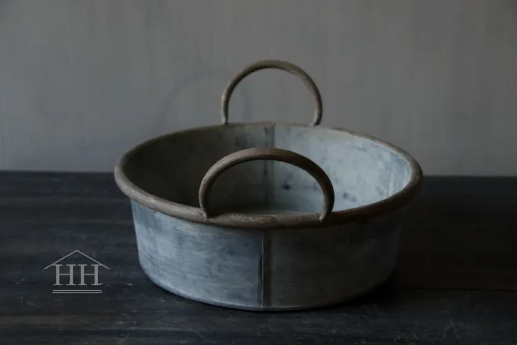 Zinken schaal met handvat - rond - Ø24,5 cm