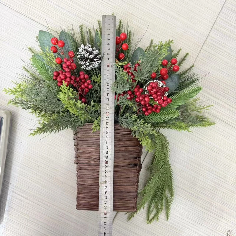 Weihnachtskranz Deko 38 cm mit Kiefernzapfen, roten Beeren und Tannengrün - realistischer Adventsschmuck für Tür, Wand, Tisch, Hotel, Café