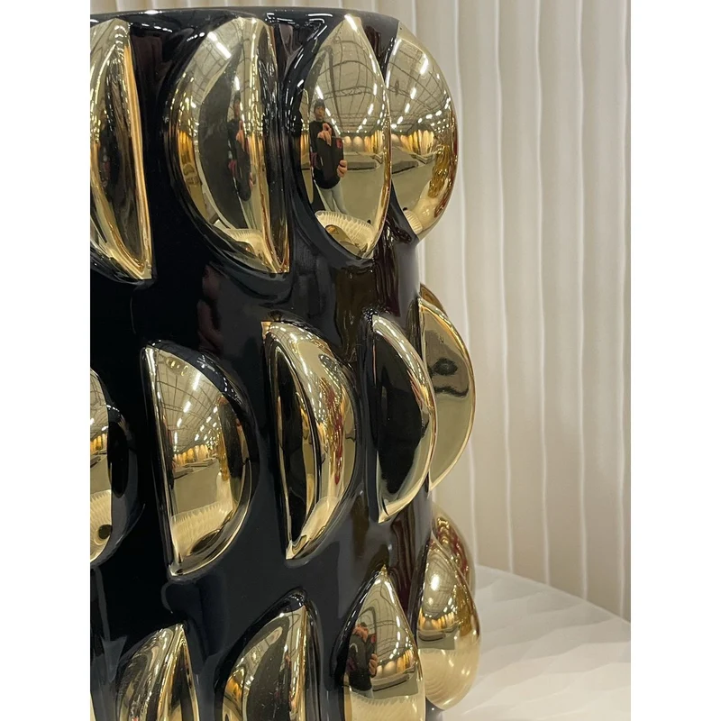 Vase mit Fischschuppen-Relief in Schwarz-Gold, groß