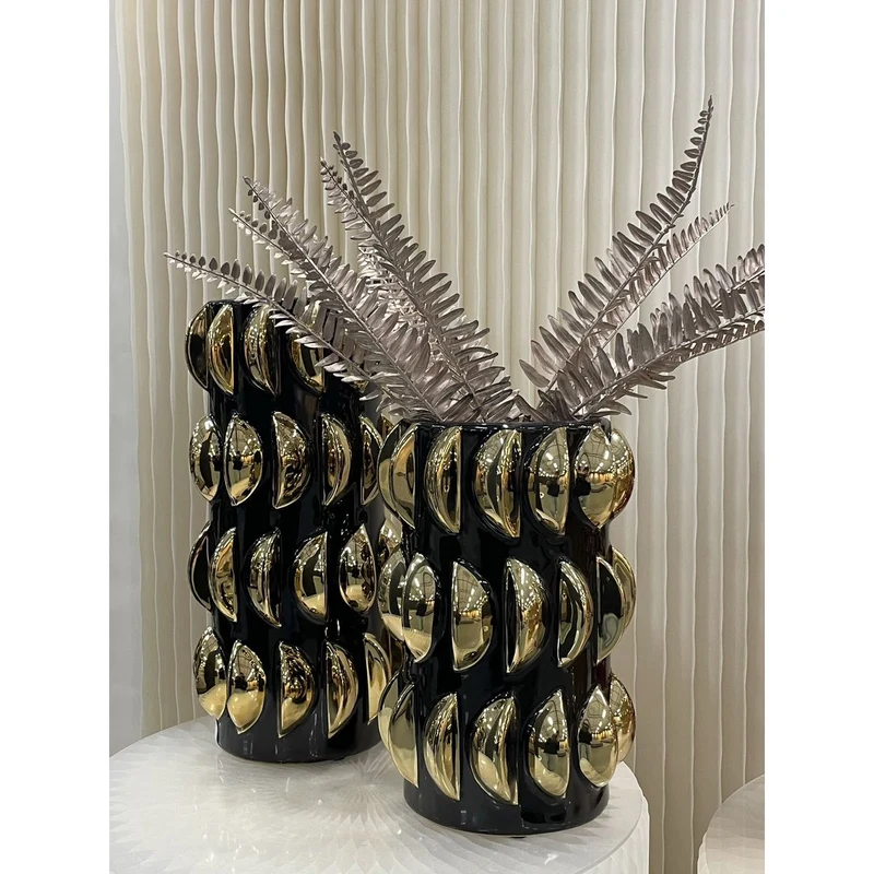 Vase in Schwarz mit goldfarbener Mitte