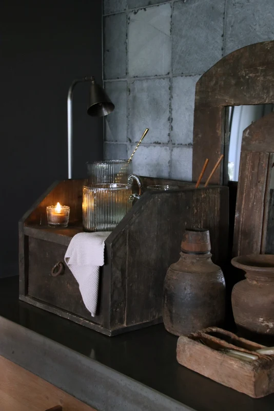Old Farm box met lade Aura Peeperkorn