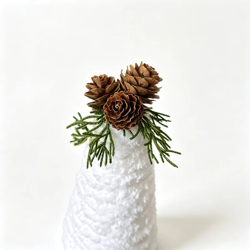 Weihnachts-Deko Set: 2x Tannenzapfen mit Kunstschnee, 9x21 cm & 8,5x17,5 cm, realistische Optik für Tisch, Kamin, Hochzeit, Grabgestaltung, ganzjährige Deko