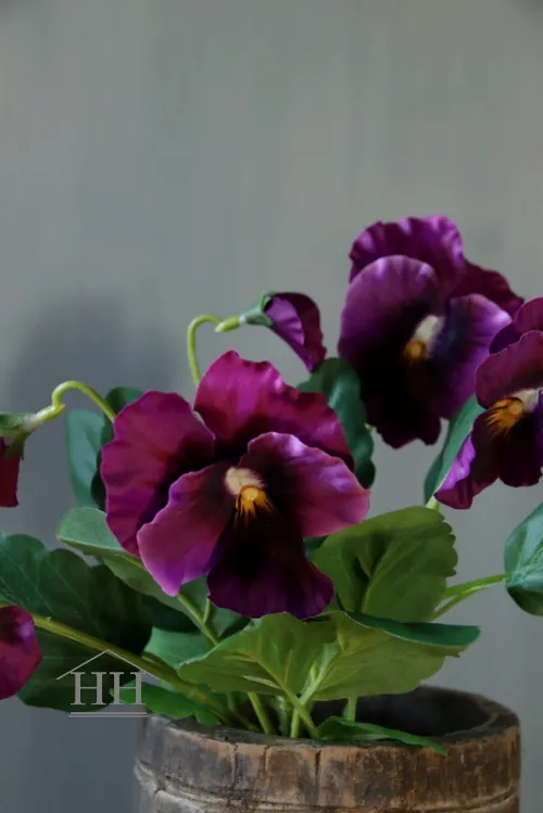 Kunstviool magenta met geel-wit hartje
