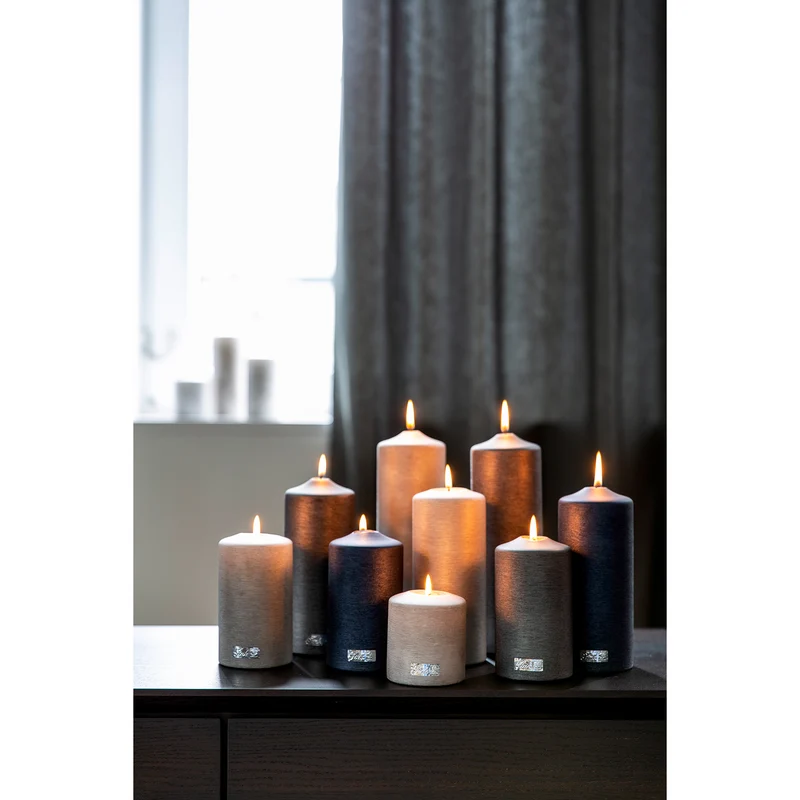 CANDLE gebürstet metallic Stumpenkerze grau
