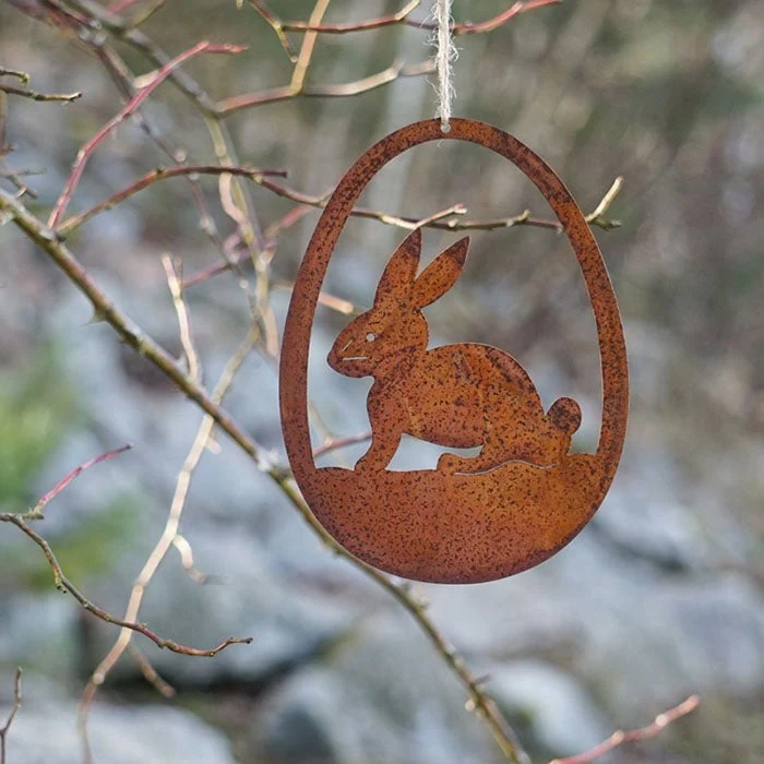 Hase im Osterei zum Aufhängen – Hängedeko in Edelrost