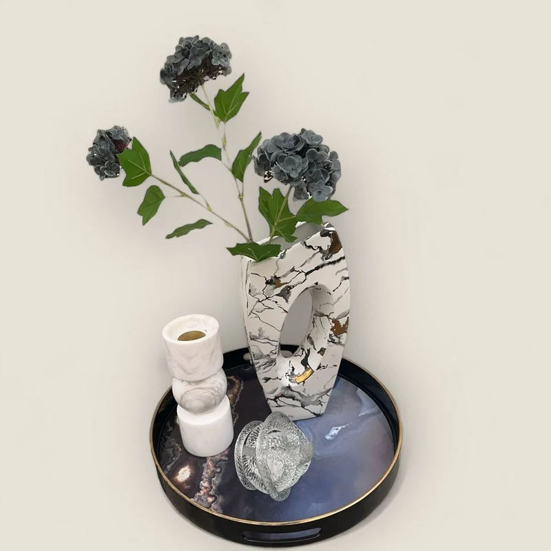 Marmor-Dekorationsset mit Kerzenhalter, Vase und Seidenblumen