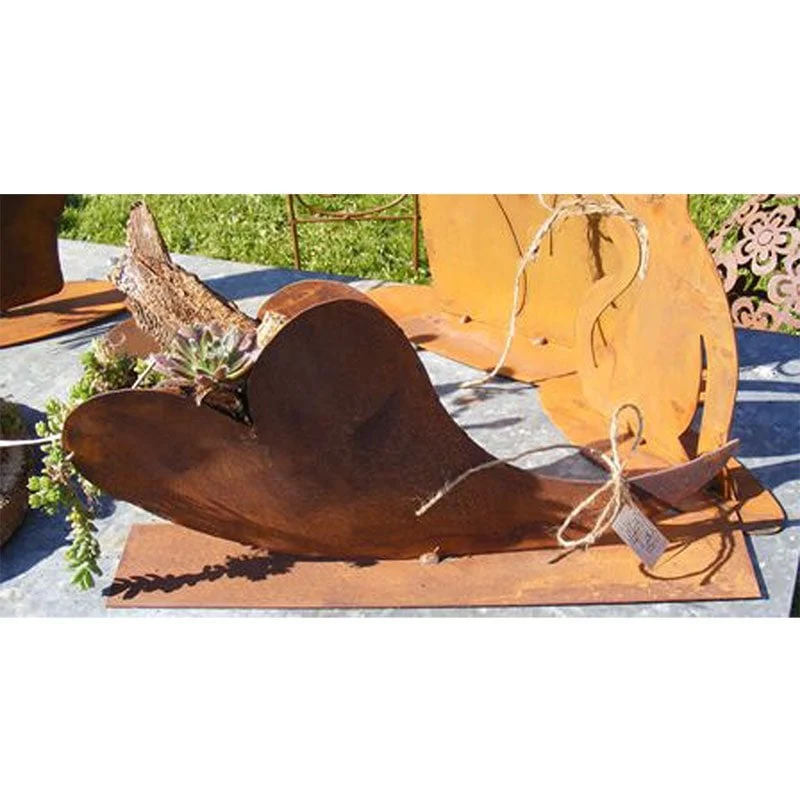 Schiefes Edelrost-Pflanzherz für Garten und Terrasse