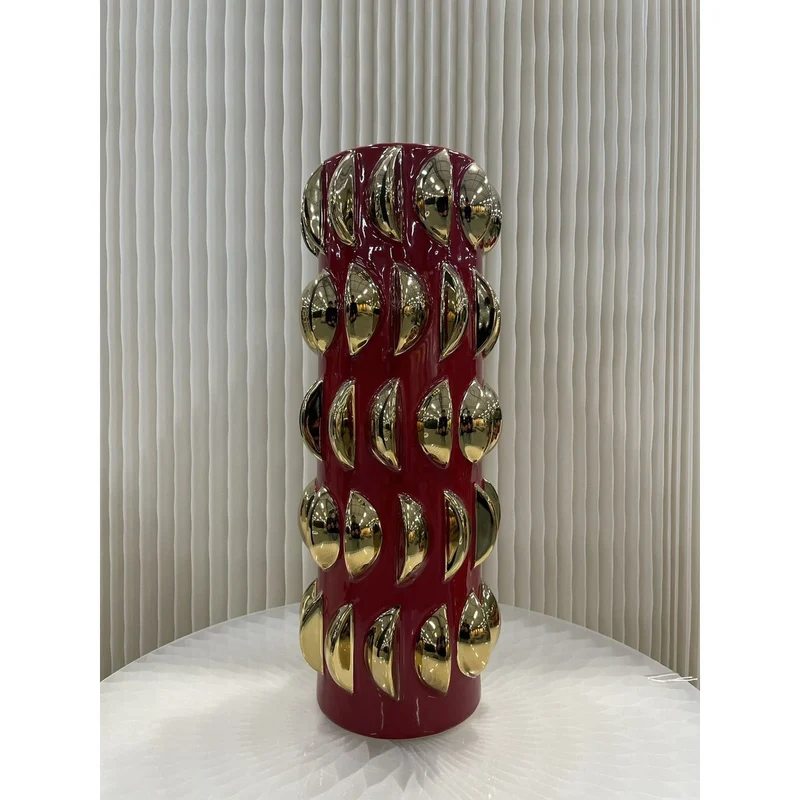 Zylindervase in Rot mit Goldakzenten