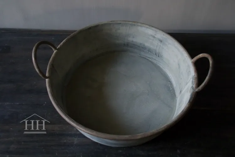 Zinken schaal met handvat - rond - Ø34,5 cm