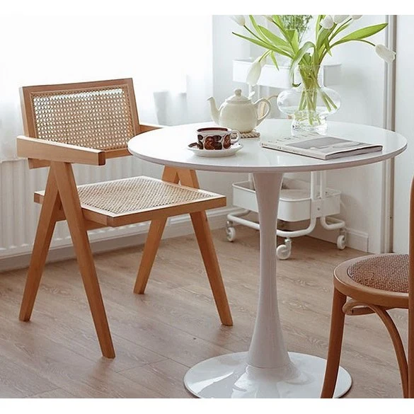 Stuhl im Stil Pierre Jeanneret aus Ulmenholz und Rattan
