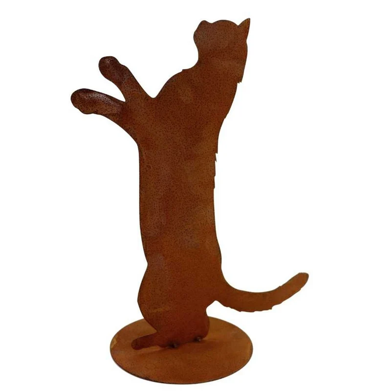 Katzenfigur „Feline" aus Edelrost auf Bodenplatte