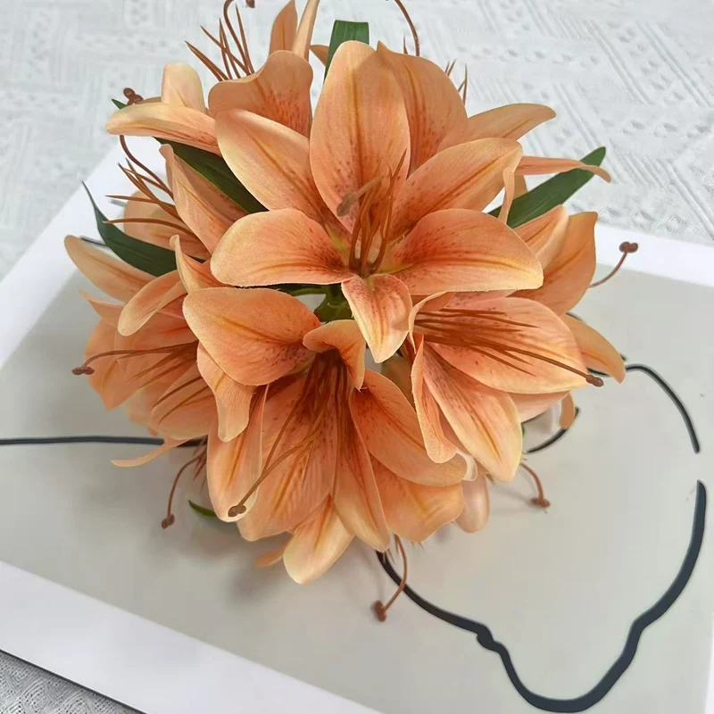 Künstlicher Lilienstrauß 30 cm, Täuschend Echte Lilien aus Seidenstoff, Dauerhafte Kunstblumen für Vase, Tischdeko, Hochzeit, Floristik & Grabschmuck