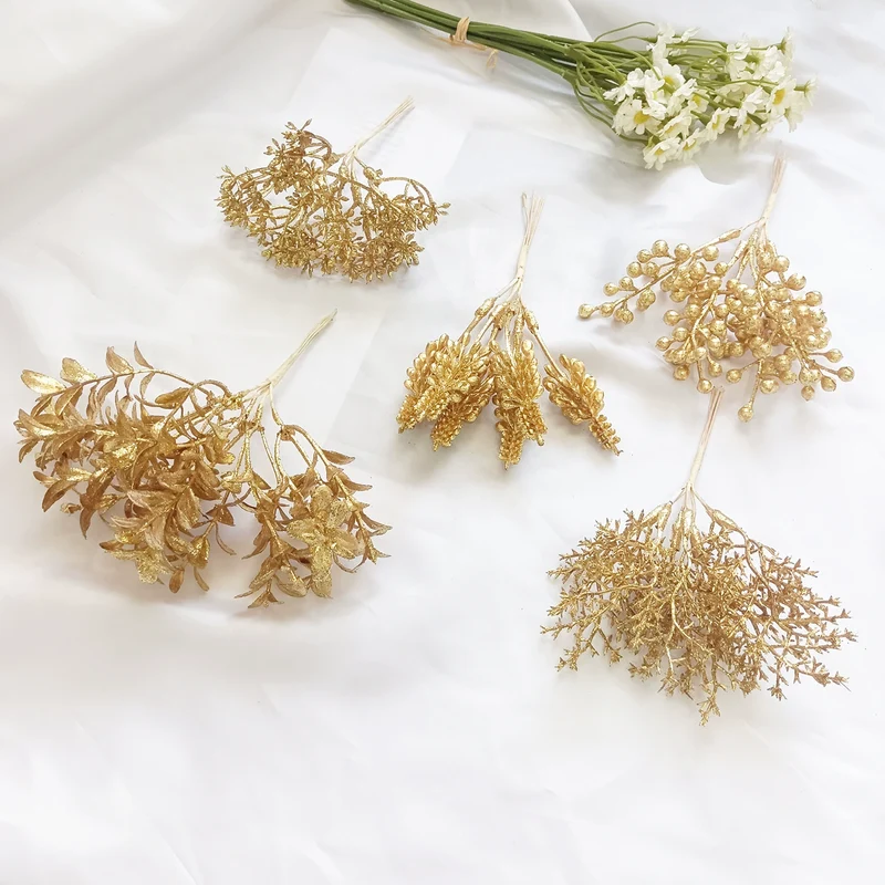 Künstlicher Kiefernzweig Gold 20cm, Deko-Pick mit Perlen, Täuschend Echter Tannenzweig für DIY Gestecke, Weihnachtsdeko & Anstecker