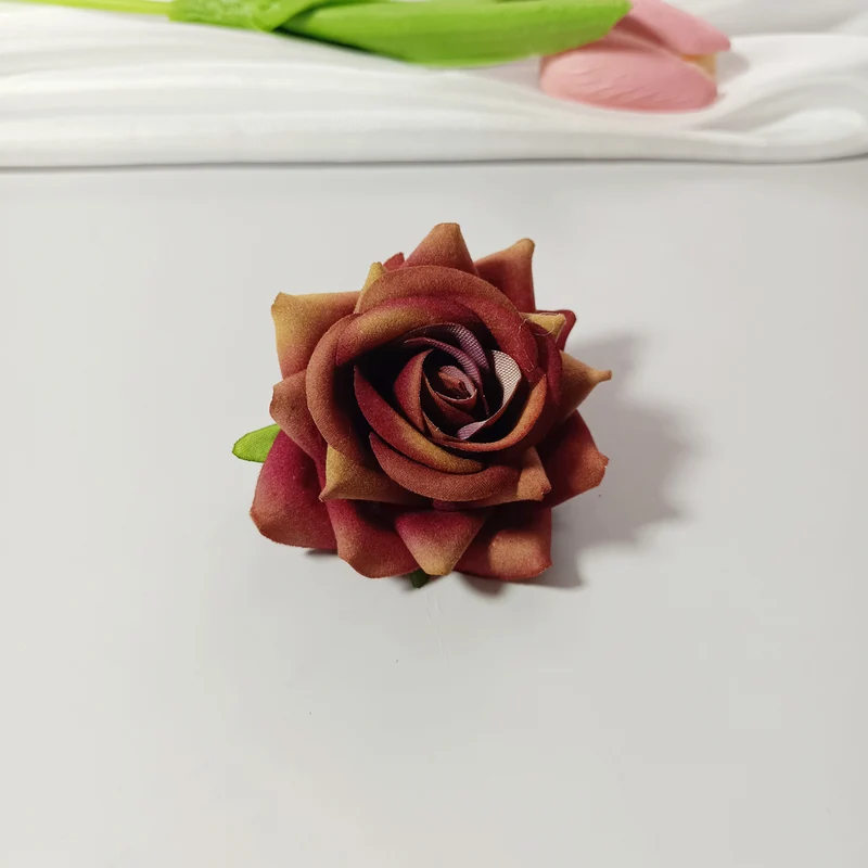 50x Samt-Rosenköpfe 5,5 cm, Künstliche Rosen zum Basteln, Hochzeitsdeko, Gestecke, Anstecker, Premium DIY Blütenköpfe