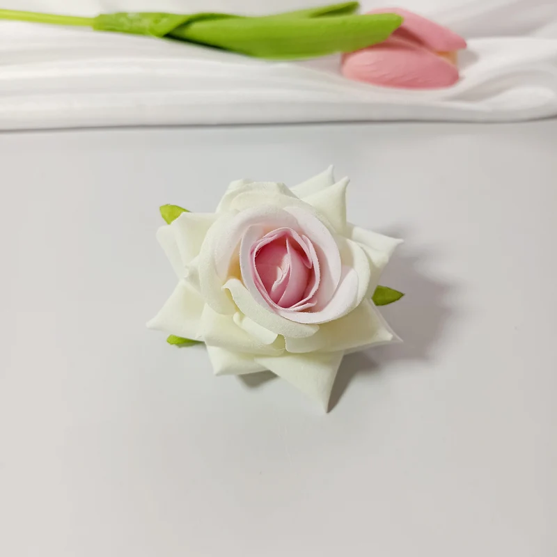 50x Samt-Rosenköpfe 5,5 cm, Künstliche Rosen zum Basteln, Hochzeitsdeko, Gestecke, Anstecker, Premium DIY Blütenköpfe