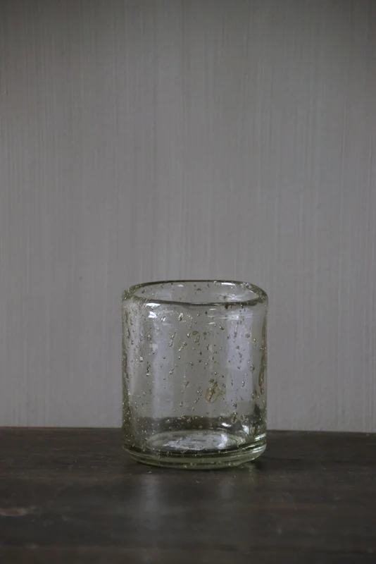 Transparant windlicht met metalen schilfers - H8 x B7 cm