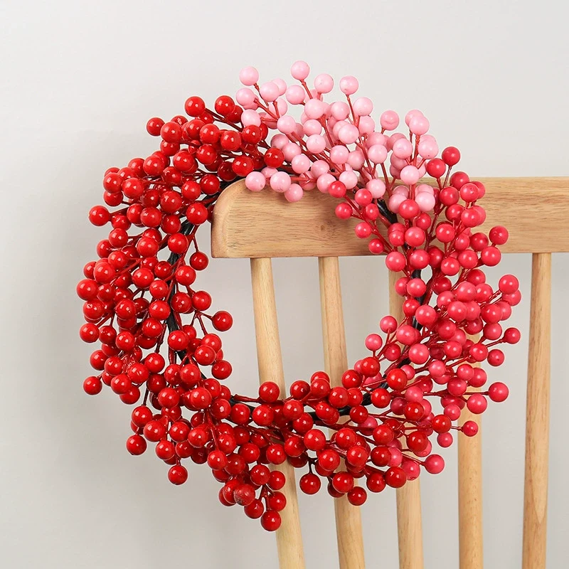 Künstlicher Weihnachtskranz mit Roten Beeren, Täuschend Echter Türkranz für Winter & Advent, Langlebige Weihnachtsdeko für Tür und Wand, Festlicher Dekokranz
