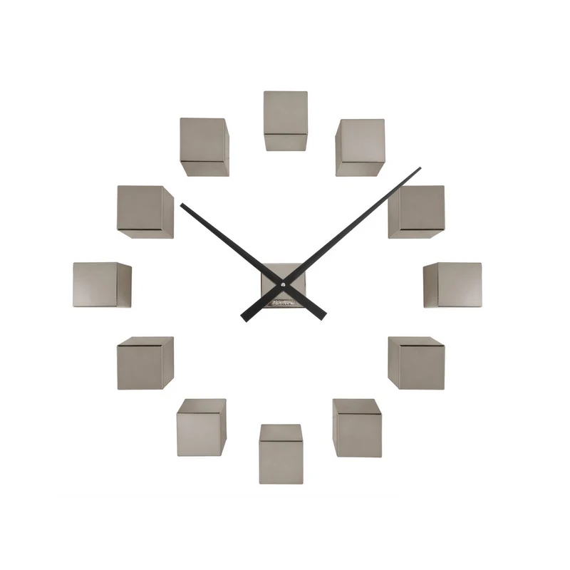 Wanduhr zum Selbermachen in kubischer Form, Metalloptik