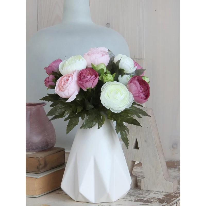 Blumenstrauß aus rosa Polyester