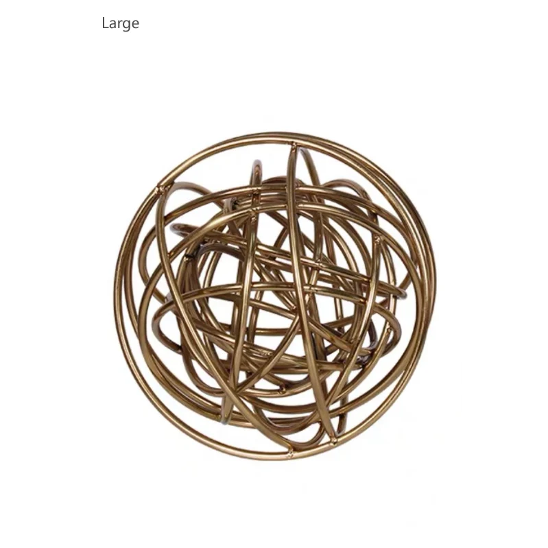 Goldene Knotenskulptur, groß