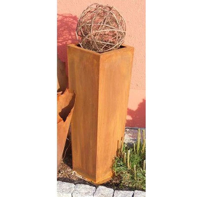 Pflanzsäule aus Edelrost im Vintage-Look