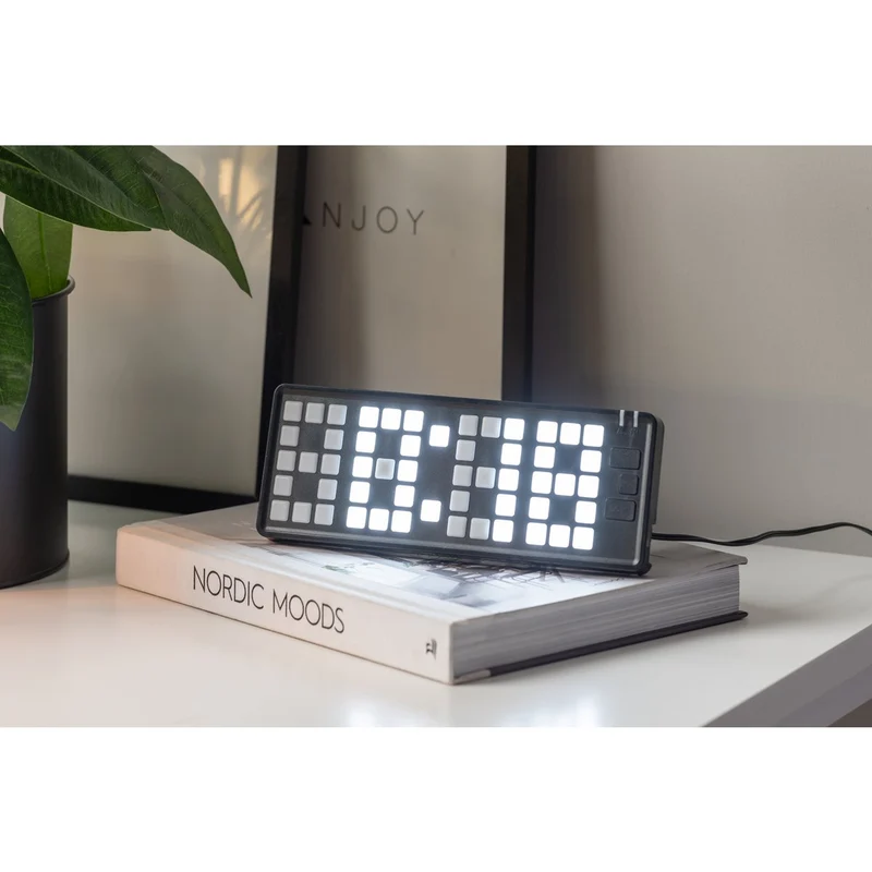 Retro-Wecker im Tastatur-Design