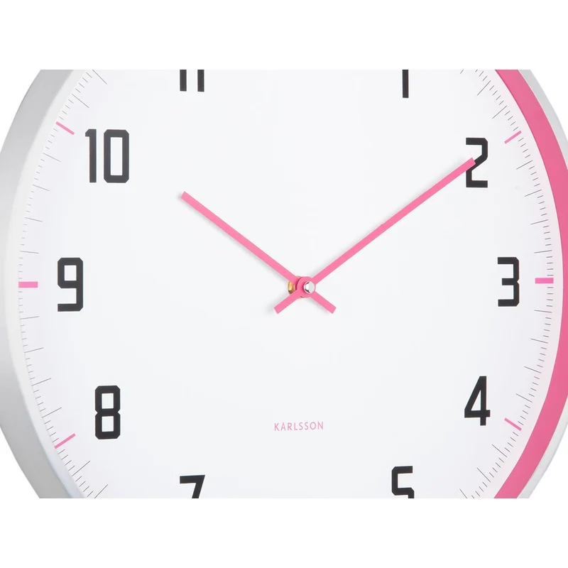 Wanduhr „Sporty“ mit klassischem Rahmen