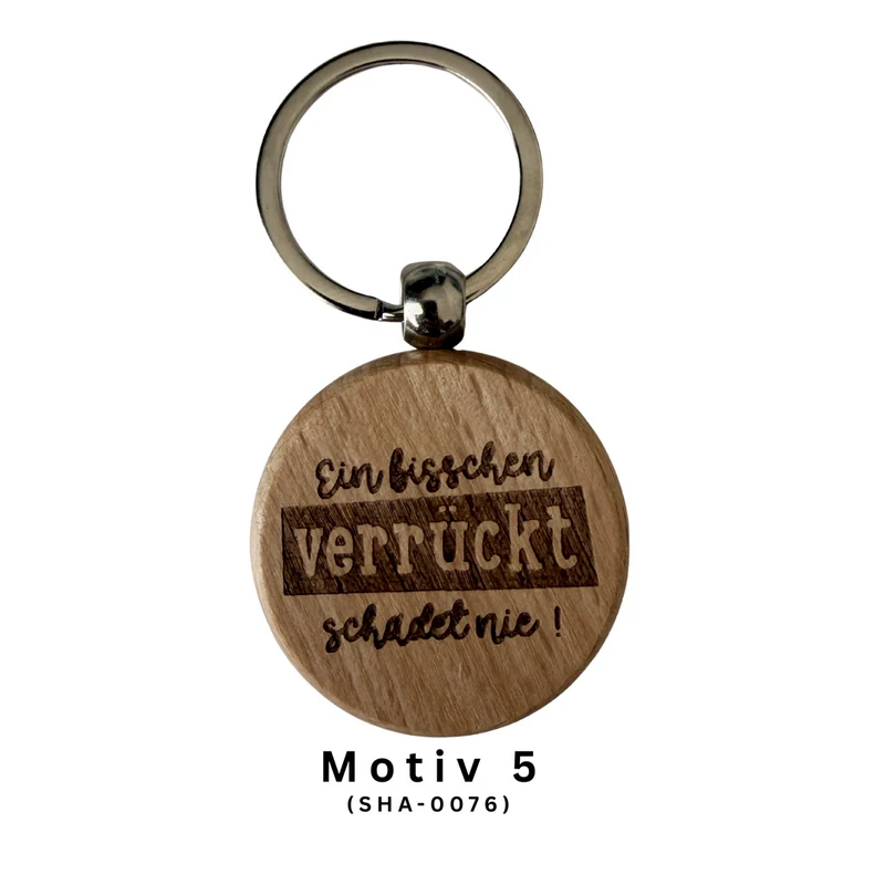 Schlüsselanhänger aus Holz mit gravierter Botschaft