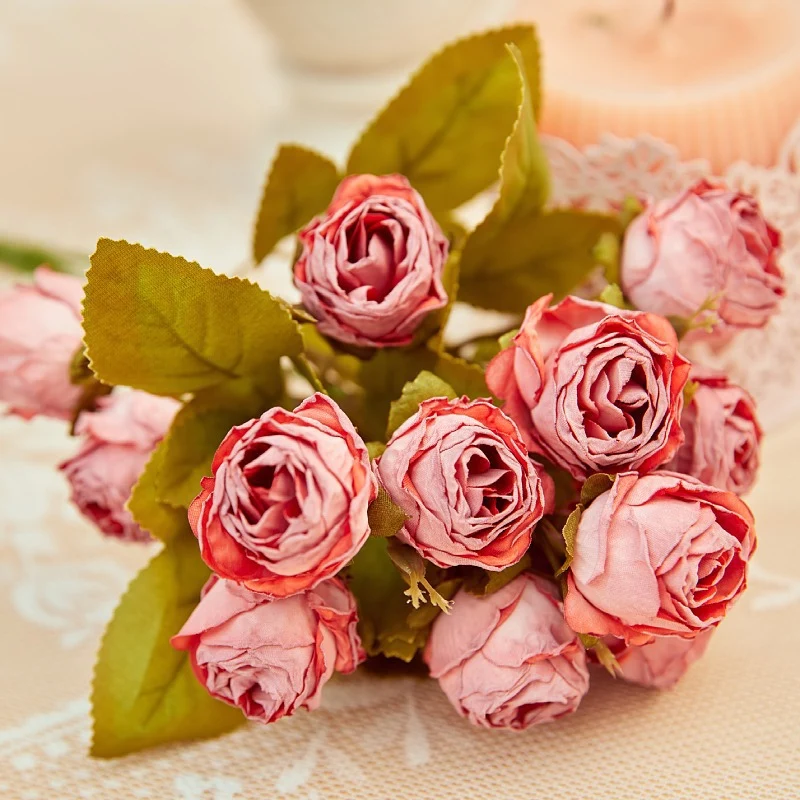 32 cm Künstlicher Strauß mit 15 kleinen randgebrannten Rosen – für Herbst-Winter-Dekoration
