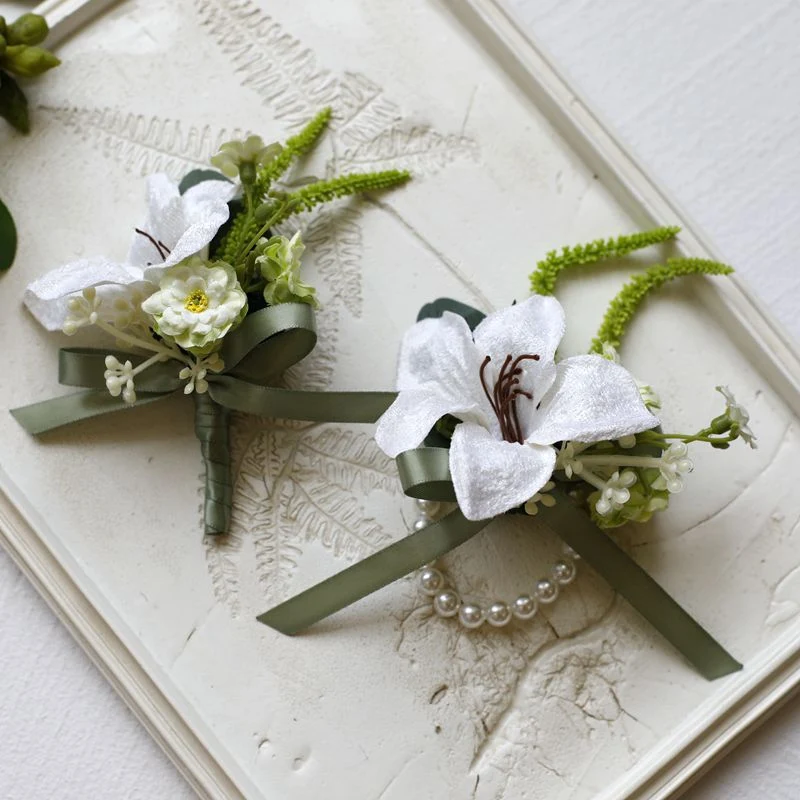Künstliche Lilien-Wrist-Corsage- und Boutonniere-Set aus retro-Velours für Hochzeitsfeiern