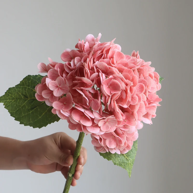 Großhandel: 53cm Kunst-Hortensie-Blumen, Real Touch-Hortensie-Stängel für Hochzeitsdekorationen