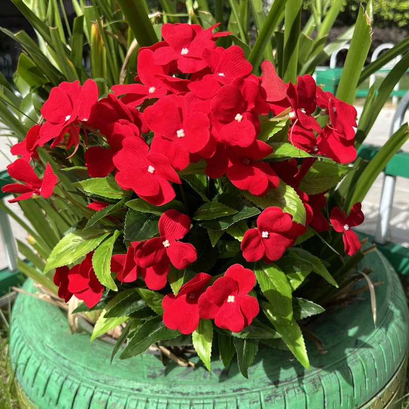 Großhandel Großer Impatiens-Sträuch mit 24 Stängeln – künstliche Außenblumen, UV-beständig