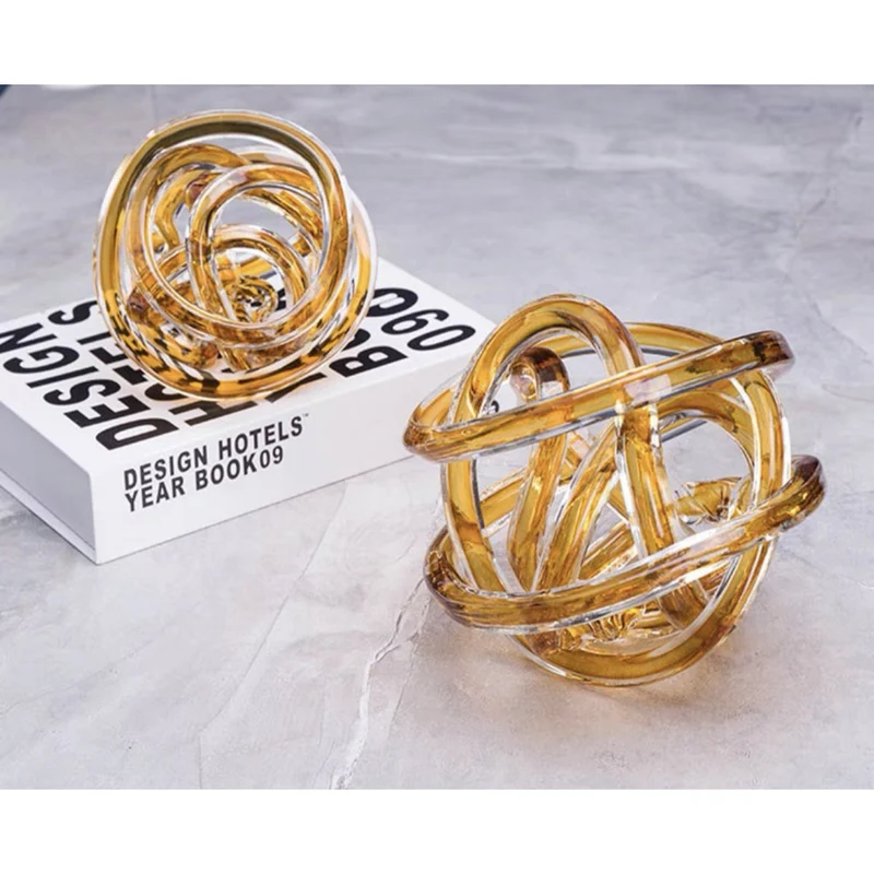 Glasknoten in Gelb – kleine Skulptur mit maritimem Seildesign